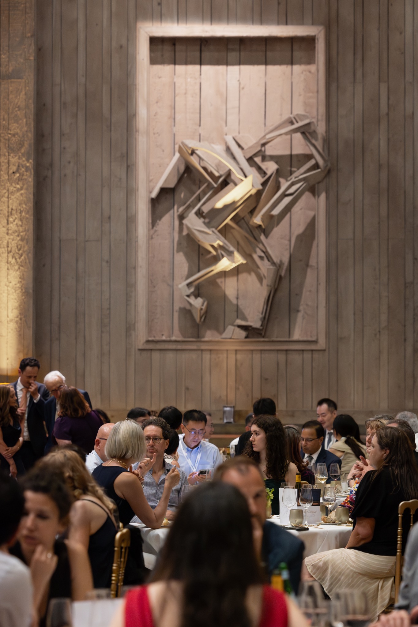 Dîner institutionnel dans une grande salle